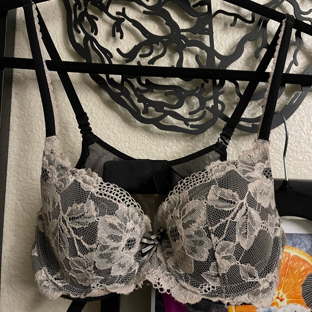 Vintage Victoria Secret Lace Bra in Black and Cream